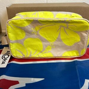 ALOHA Collection Hana Hou Dopp Kit.